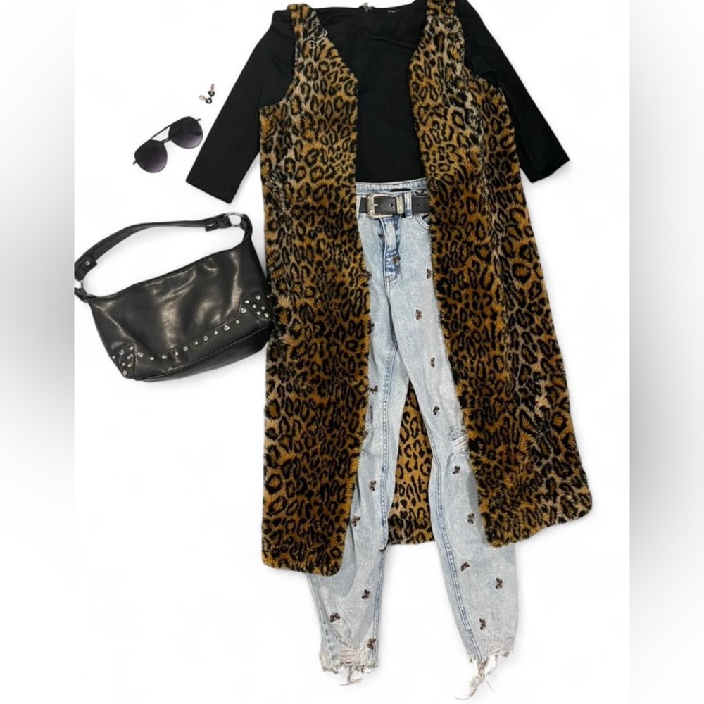 Size small top, size 2 jeans outfit and accessory bundle ❤️🖤